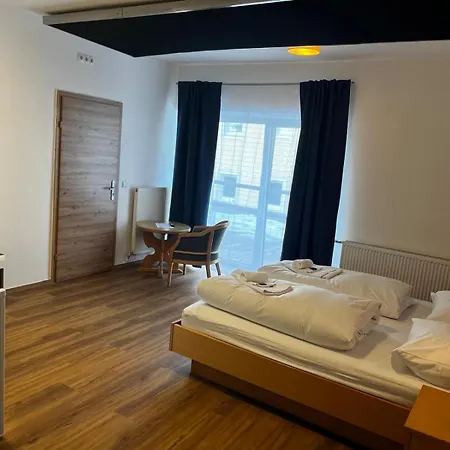 Rohrbacher Herz Konukevi 3*